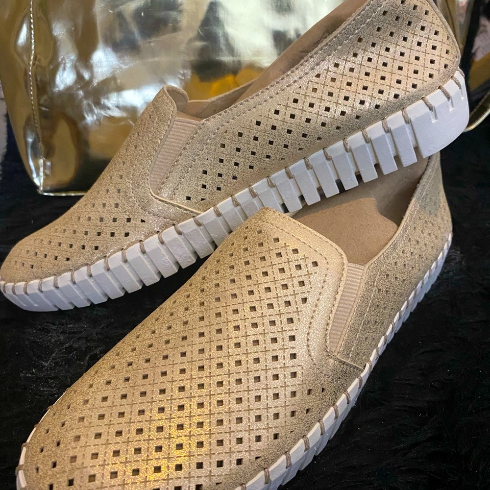 Golden  skecher shoes